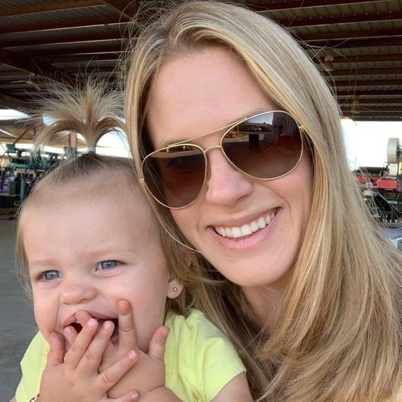 Meet your Posher, Hannah - Picture 1 of 2